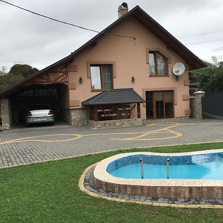 Vacation Home Yabluniv Eksteriør bilde